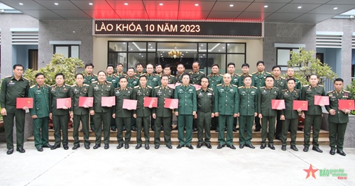 Học viện Chính trị bế mạc lớp tập huấn giáo viên chính trị cấp chiến dịch, chiến lược Quân đội nhân dân Lào